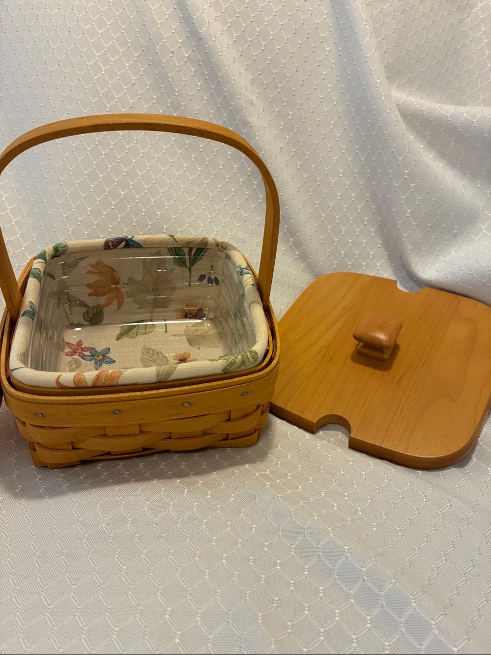 Longaberger Tarragon Basket, Protector, Liner and Lid EUC - Picture 3 of 10